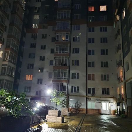 True In The City Center Iwano-Frankiwsk Exterior foto